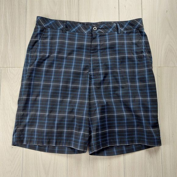 Bolle Golf Tech Shorts Mens Size‎ 36 Black Blue Plaid Flat Front Chino Preppy - Picture 1 of 5